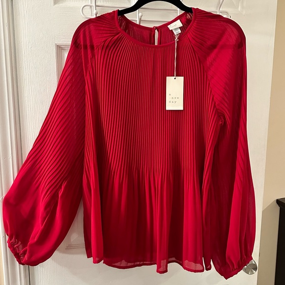 💋 Gorgeous Red Flowy Blouse - Picture 7 of 13